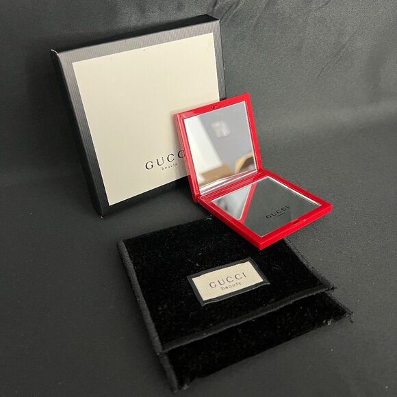 GUCCI Beauty - red pocket mirror with sleeve - Picture 2 of 3